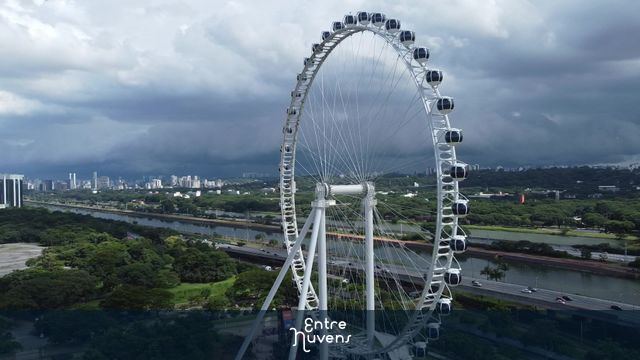 Roda gigante Rico — vídeo aéreo de São Paulo