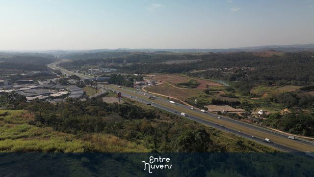 Rodovia dos bandeirantes  - Hopi Hari, serra azul e outlet premium. — vídeo aéreo de Itupeva
