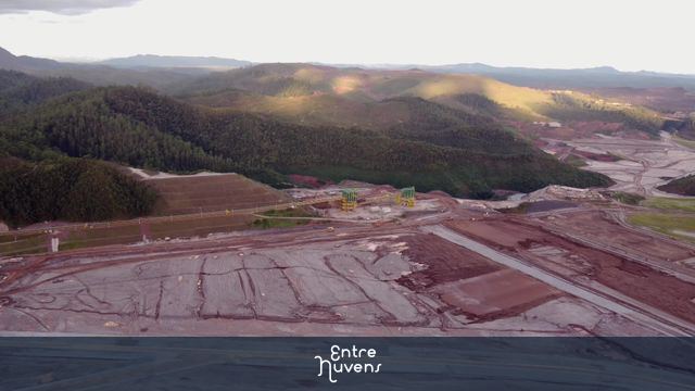 Samarco Mineração e sua longa correia transportadora - Santa Rita Durão, Mariana - MG