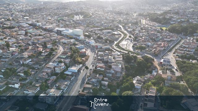 Santa Luzia  - Avenida Principal, drone descendo — vídeo aéreo de Belo Horizonte