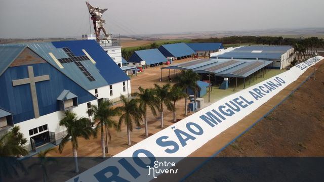 Santuário São Miguel Arcanjo 2 - Brasil — vídeo aéreo de Bandeirantes