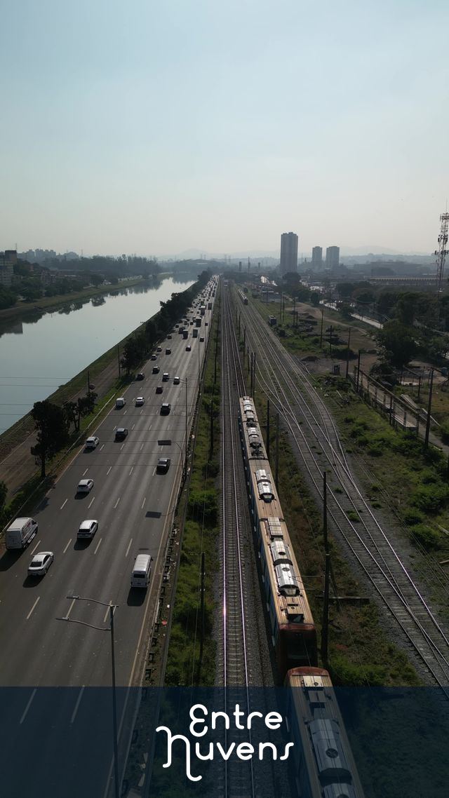 Seguindo trem e carros na Marginal Pinheiros