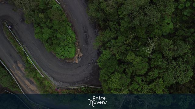 Serra do Corvo Branco - A estrada de cima para baixo — vídeo aéreo de Urubici