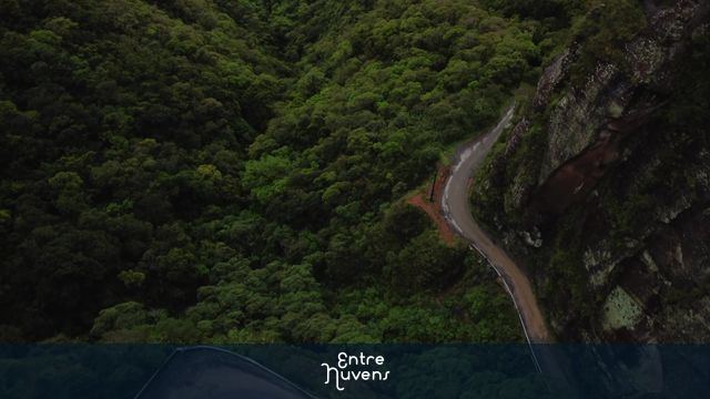 Serra do Corvo Branco em 4K — vídeo aéreo de Rio de Janeiro