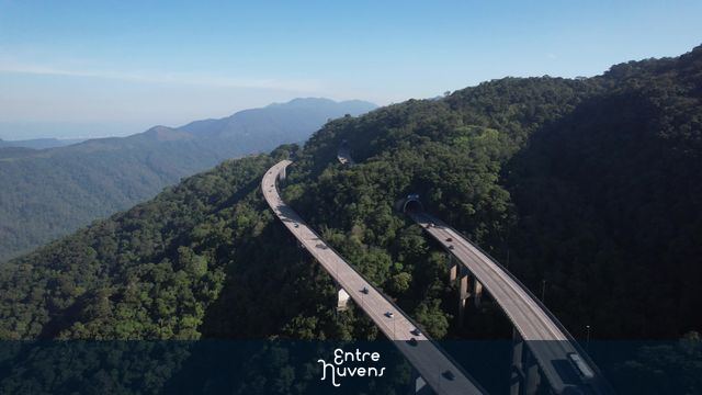Serra Do Mar Rodovia Dos Imigrantes — vídeo aéreo de São Vicente