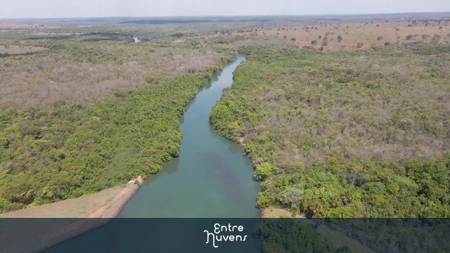 Simplesmente o rio... — vídeo aéreo de Chapadão do Sul