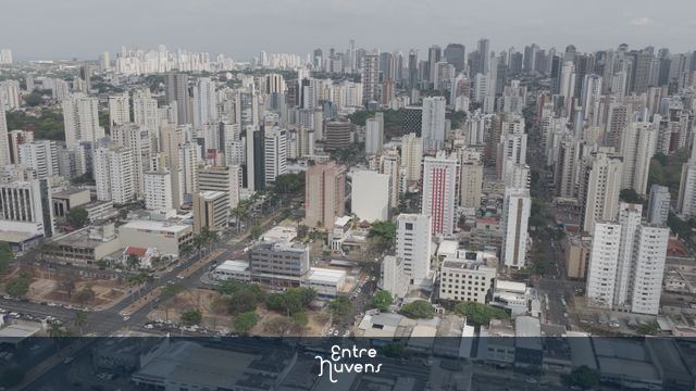 Skyline urbano com arranha-céus modernos — vídeo aéreo de Goiânia