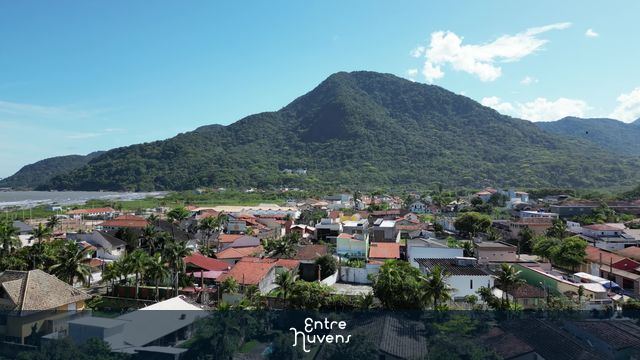sobrevoo centro cidade peruibe — vídeo aéreo de Peruíbe