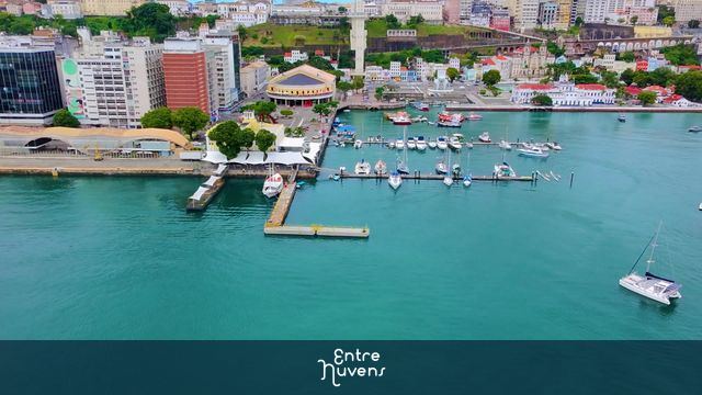Sobrevoo entre o Forte de São Marcelo, Mercado Modelo  e o Elevador Lacerda – Salvador vista do alto