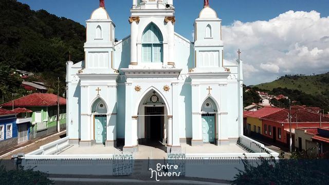 Sobrevoo na Igreja Matriz de Sao Bento do Sapucaí.
