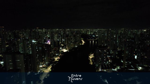 Sobrevoo noturno em Recife