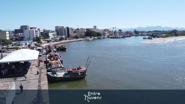 Sobrevoo sobre o Mercado Municipal de Peixes. 