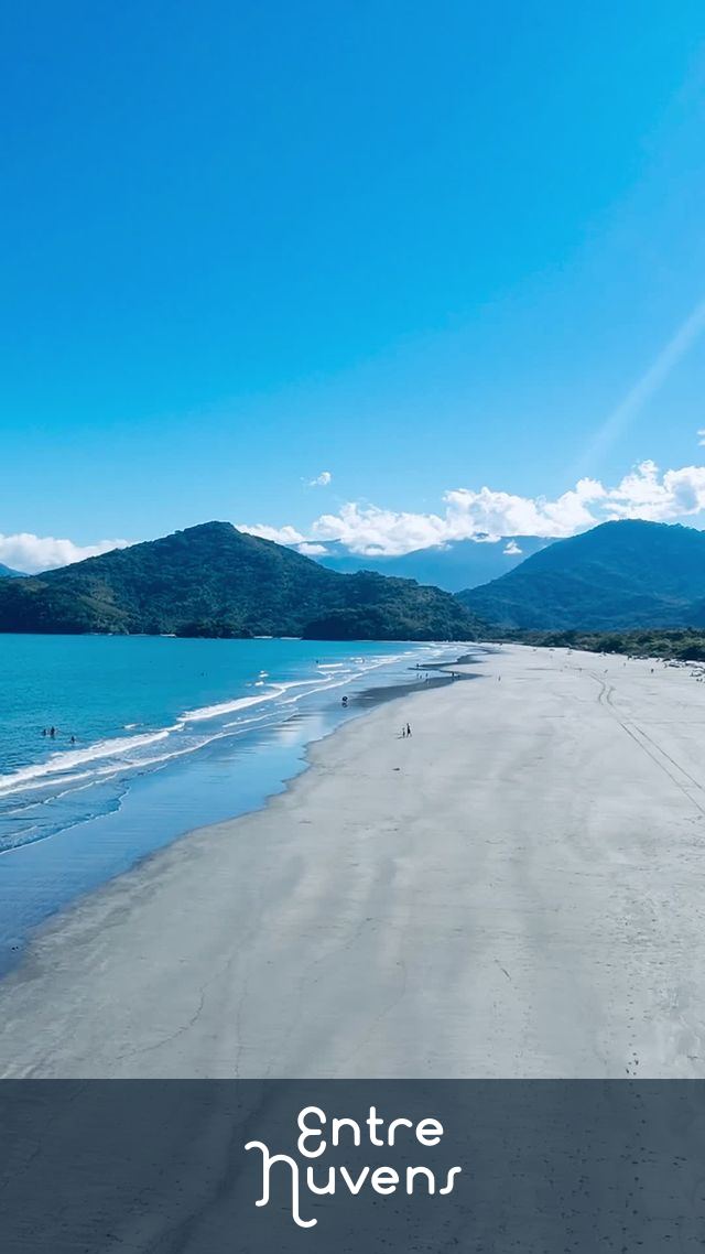 Sol e Mar Azul na Praia