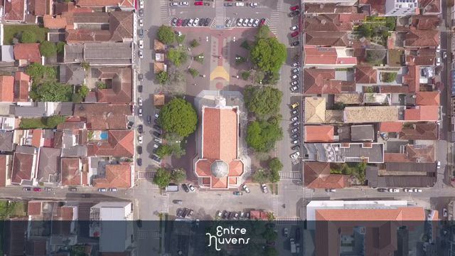 Subida 90Graus Igreja Matriz de Paraisopolis, MG — vídeo aéreo de Paraisópolis