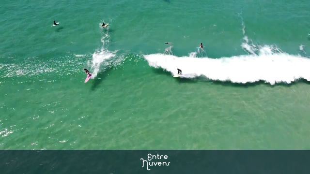 Surfistas no mar da Barra Da Tijuca Rio de Janeiro