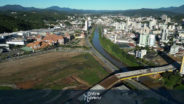 take fort atacado ponte nova — vídeo aéreo de Brusque