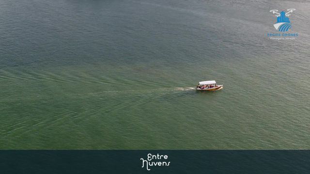 Takes de praia dos carneiro, embarcações e pontos turisticos — vídeo aéreo de Tamandaré