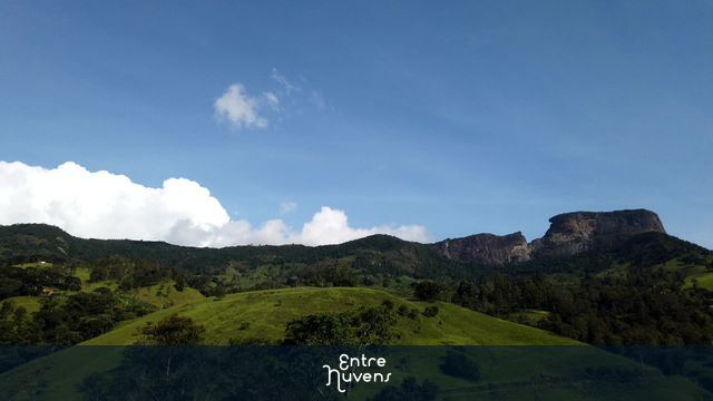 Time Lapse Complexo da Pedra do Baú com nuvens
