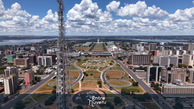 TORRE DE TV - BSB — vídeo aéreo de Brasília