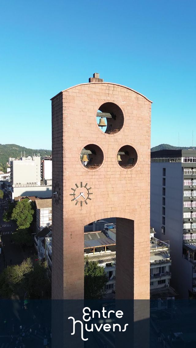 Torre do Relógio da Praça Central (Sem edição) — vídeo aéreo de Blumenau