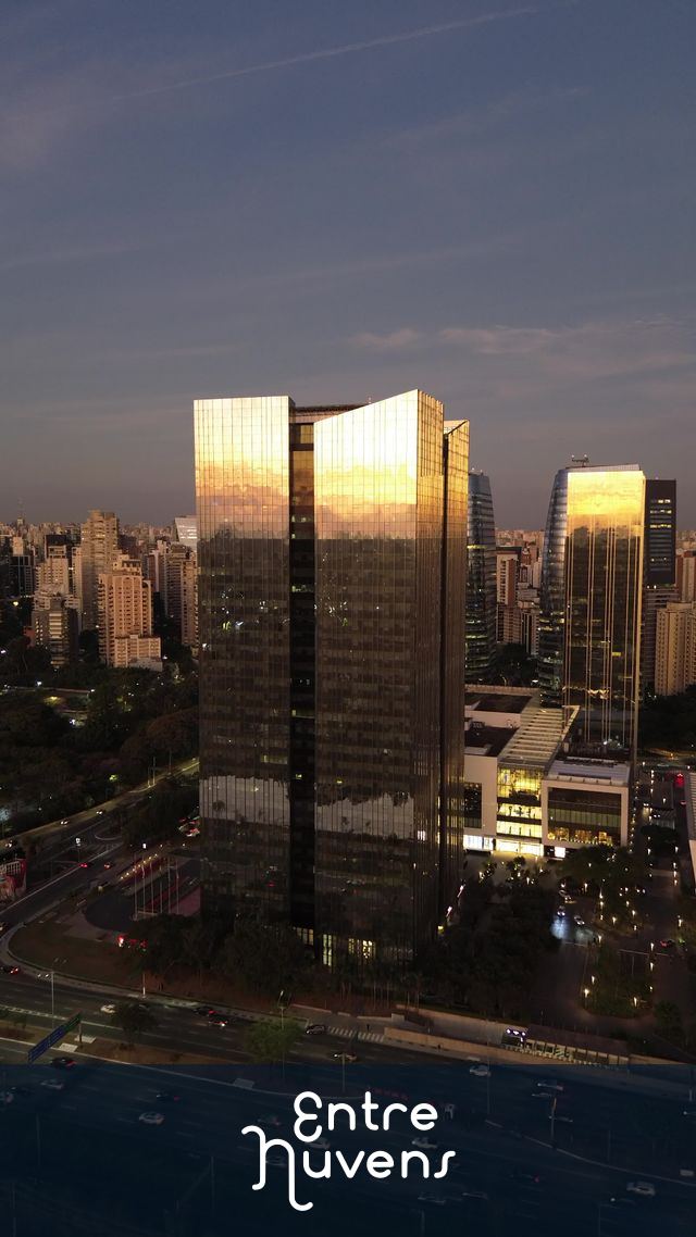 Torres Gêmeas  — vídeo aéreo de São Paulo