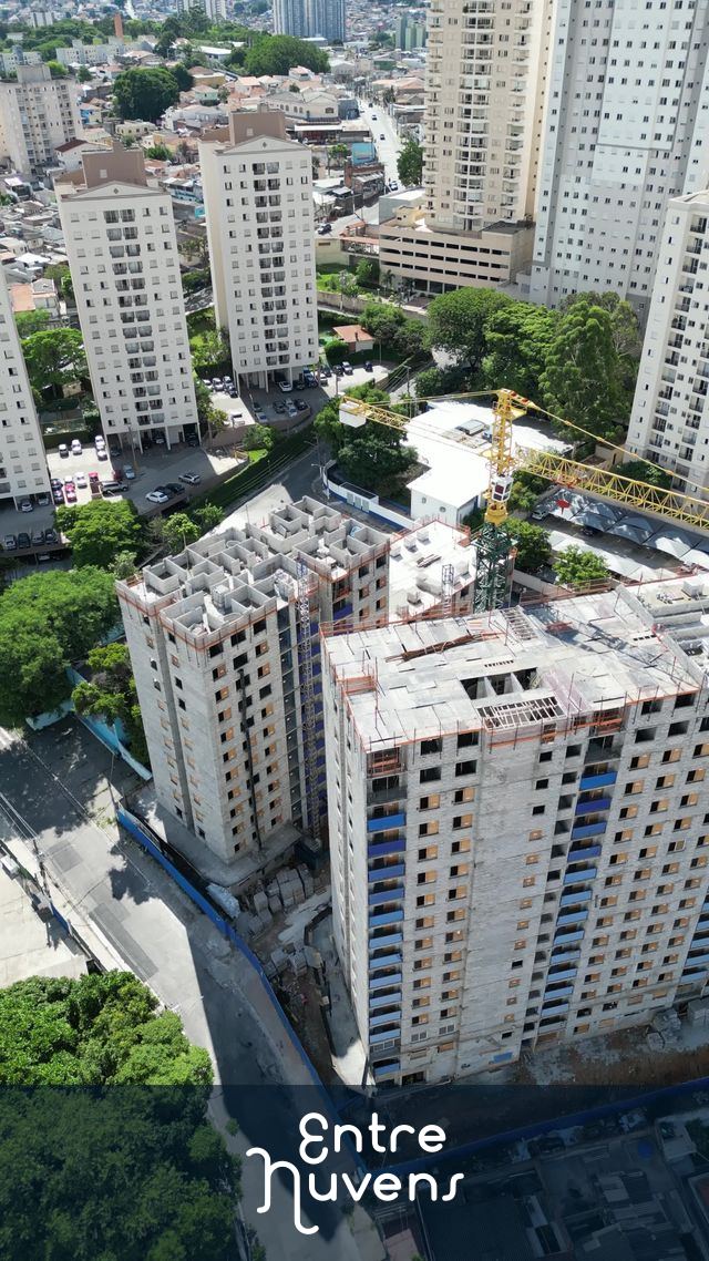 Torres residenciais em construção