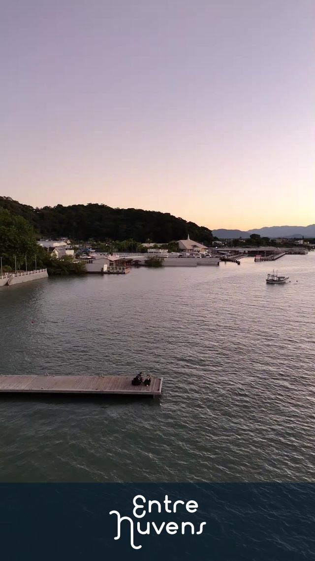 trapiche e praça dos namorados — vídeo aéreo de Guaratuba