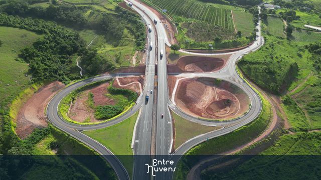 Trevo de acesso a cidade de Alfredo Chaves na BR-101 9