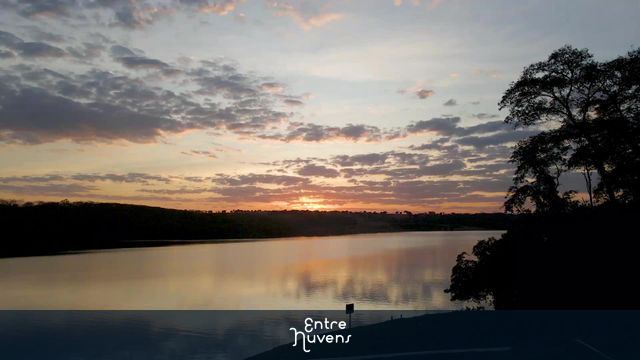 Um belíssimo por do sol! — vídeo aéreo de Chapadão do Sul