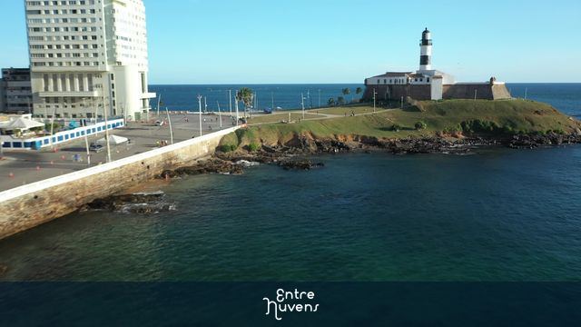 Um voo para o Farol da Barra