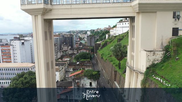 uma manobra por dentro Elevador Lacerda