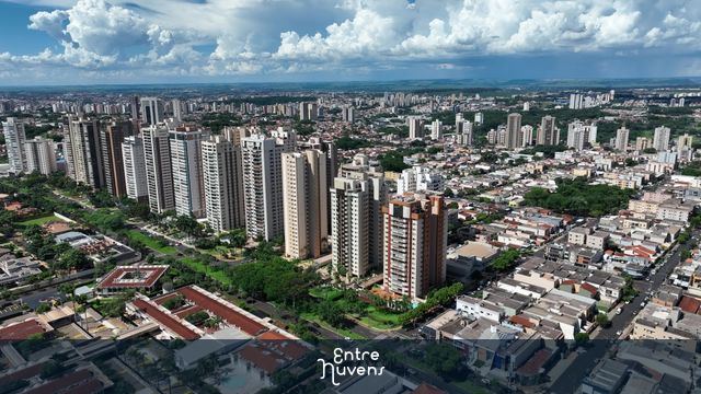 Vehicles and buildings on Avenida Joao Fiusa in Ribeirao Preto