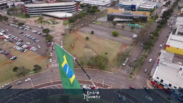 Video 02 Bandeira do Brasil, praça da Bíblia Cascavel - Paraná. 
