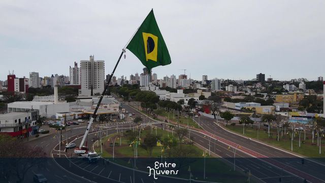 Vídeo 03 Bandeira do Brasil, praça da Bíblia Cascavel - Paraná.