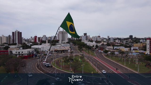 Vídeo 05 Bandeira do Brasil, praça da Bíblia Cascavel - Paraná.