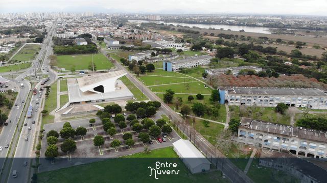 VIDEO MOSTRANDO EXTENSÃO DA UENF — vídeo aéreo de Campos dos Goytacazes