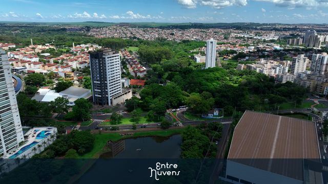 View of Ribeirao Shopping, Arts Park and buildings — vídeo aéreo de Ribeirão Preto
