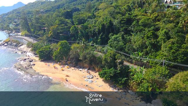 Visão aérea de praia do Oscar - Ilhabela
