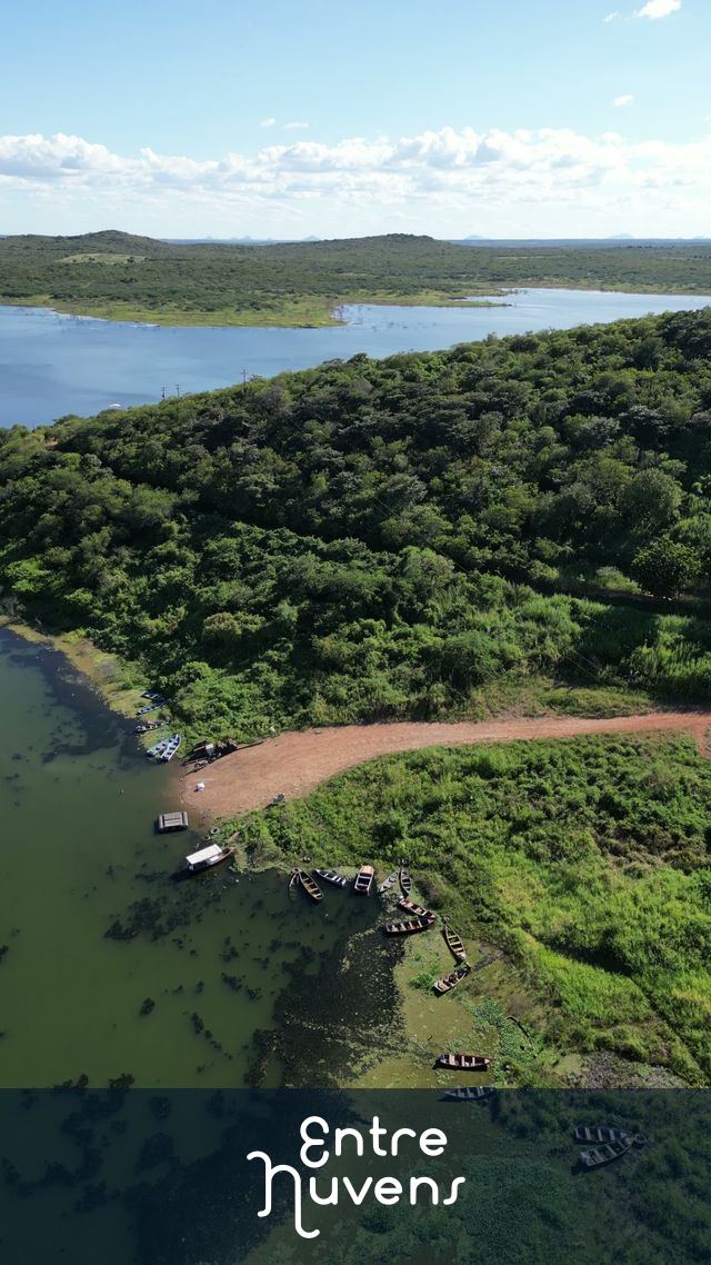 Vista Aérea: Barcos de Pesca e Paisagem Natural no Interior — vídeo aéreo de Banabuiú