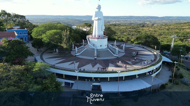 Vista Aérea da Estátua de Padre Cícero em Juazeiro do Norte