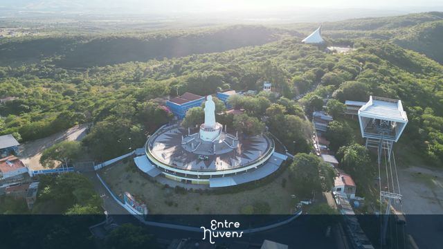 Vista Aérea da Estátua de Padre Cícero em Juazeiro do Norte