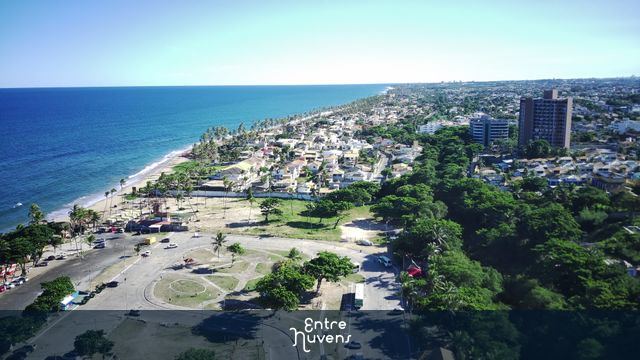 Vista Aérea da Orla e Praia de Vilas do Atlântico em Lauro de Freitas - Bahia