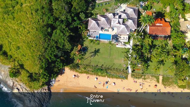 Vista aérea da praia da feiticeira - Ilhabela