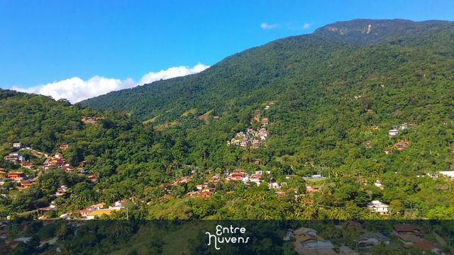 Vista aérea da praia da feiticeira - Ilhabela