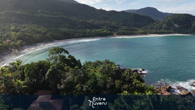 Vista Aérea da Praia do Félix em Ubatuba