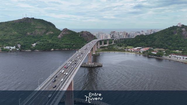 Vista Aérea da Terceira Ponte Ligando Vitória e Vila Velha