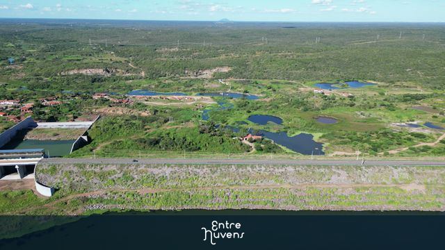 Vista Aérea da Transposição do Rio São Francisco e Reservatórios — vídeo aéreo de Banabuiú