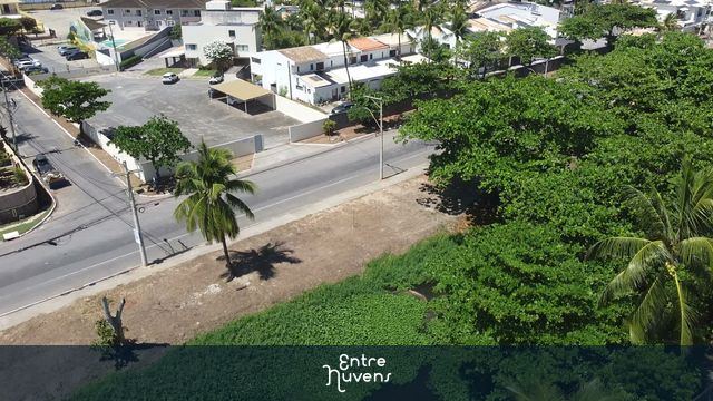 Vista Aérea de Área Urbana com Vegetação e Natureza — vídeo aéreo de Lauro de Freitas