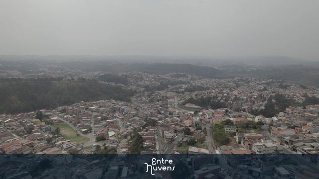Vista aérea de bairro e área verde urbana — vídeo aéreo de Caieiras