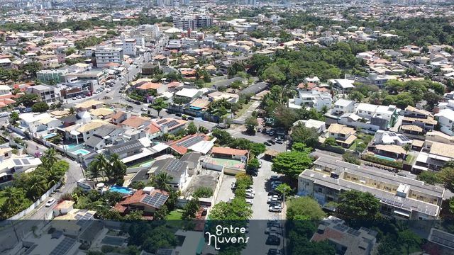 Vista Aérea de Bairro Residencial em Cabo Frio - Drone 4K